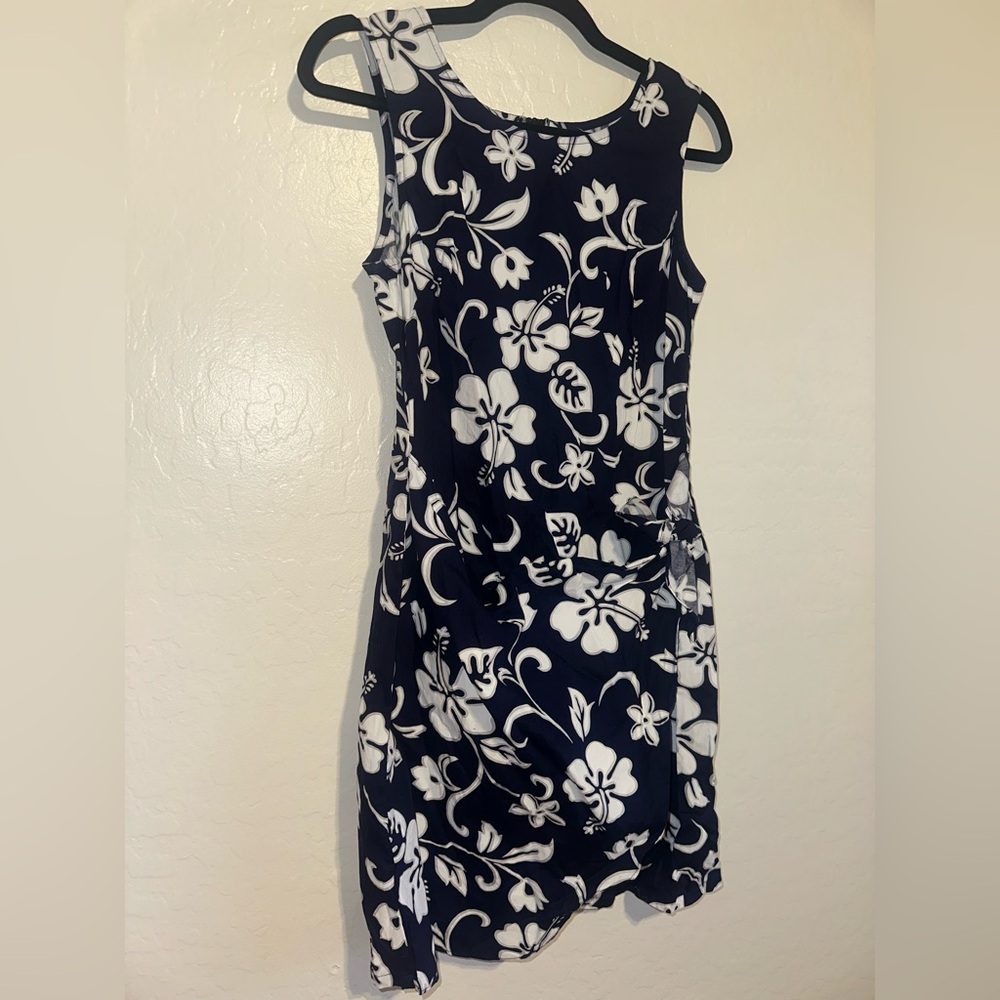 Hawaiian Floral Navy and White Summer Dress - Picture 7 of 9